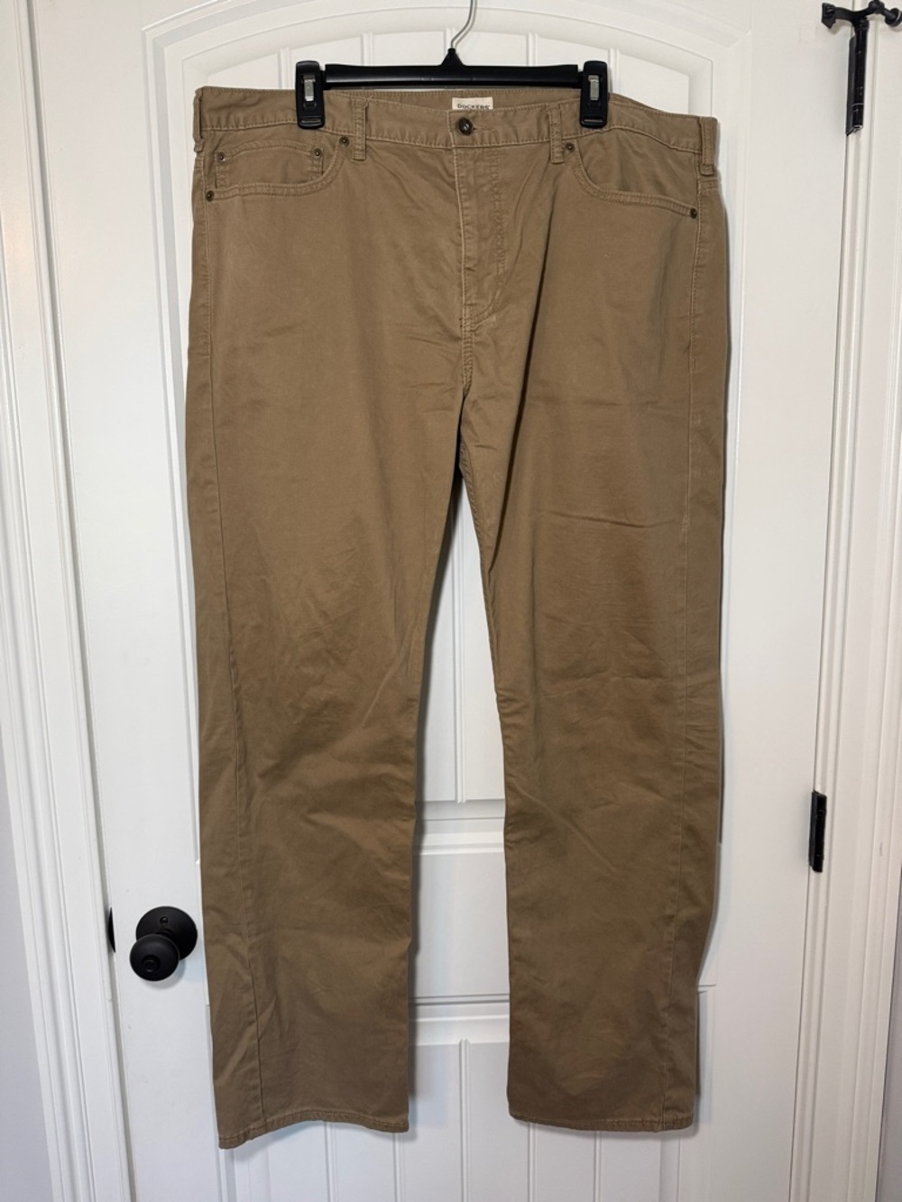 Dockers Straight Fit Men’s Khaki Pants 40x32 Beige Flat Front Casual Workwear
